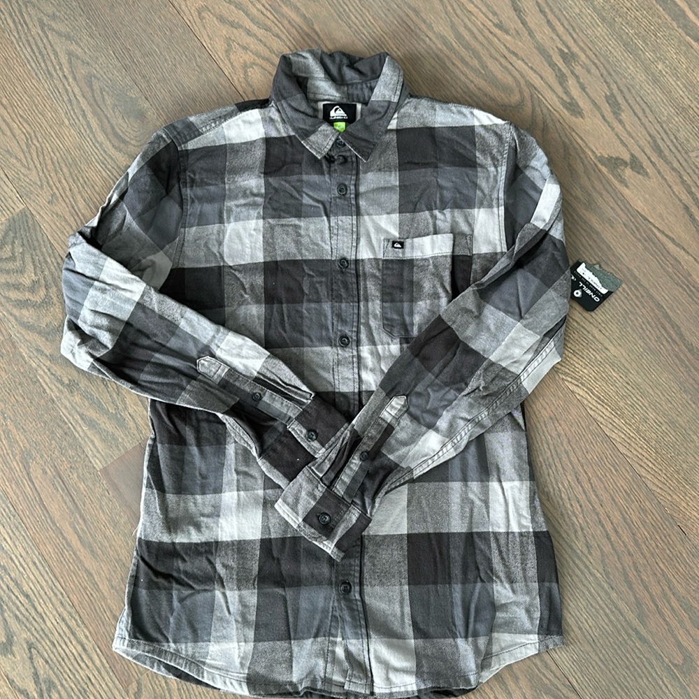 Men’s NEW WITH TAG Quiksilver Flannel, button down shirt. Size Small